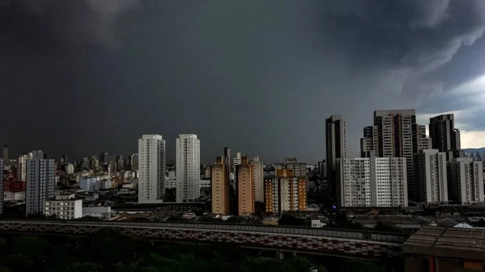 Sudeste deve ter novos temporais no fim de semana; em SP acumulado pode chegar a 100 mm