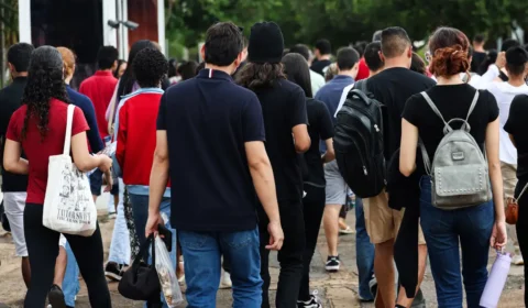 Enem tem questões sobre vacina da covid e microplásticos no 2º dia de prova