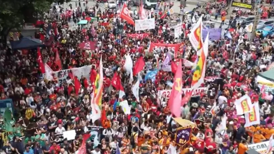 Manifestações pelo país pediram o fim da escala 6x1de trabalho; veja