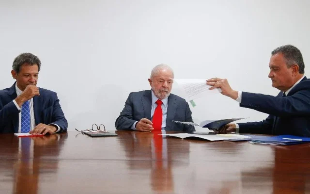 Para tratar sobre corte de gastos, Lula se reúne hoje com Haddad e Rui Costa