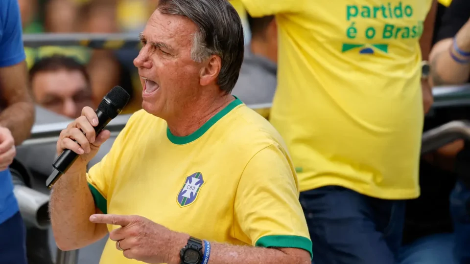 PF diz que Bolsonaro saiu do país para evitar prisão e aguardar desfecho do 8/1