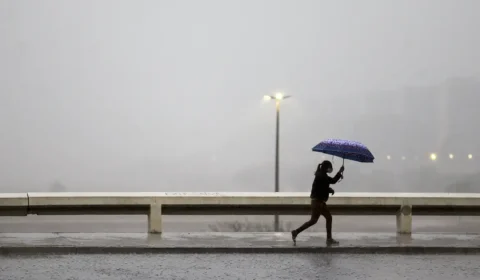 Semana começa com chuva forte na maior parte do Brasil e risco de temporais