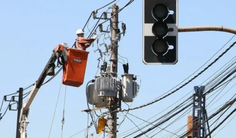 Enel consegue suspensão de R$ 349 milhões em multas na Justiça