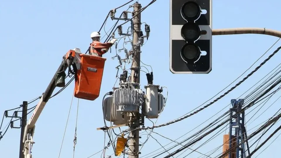 Enel consegue suspensão de R$ 349 milhões em multas na Justiça