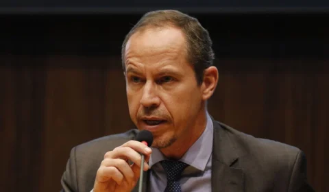 Grandes corporações e setor financeiro tentam escapar de cortes, diz Ricardo Cappelli