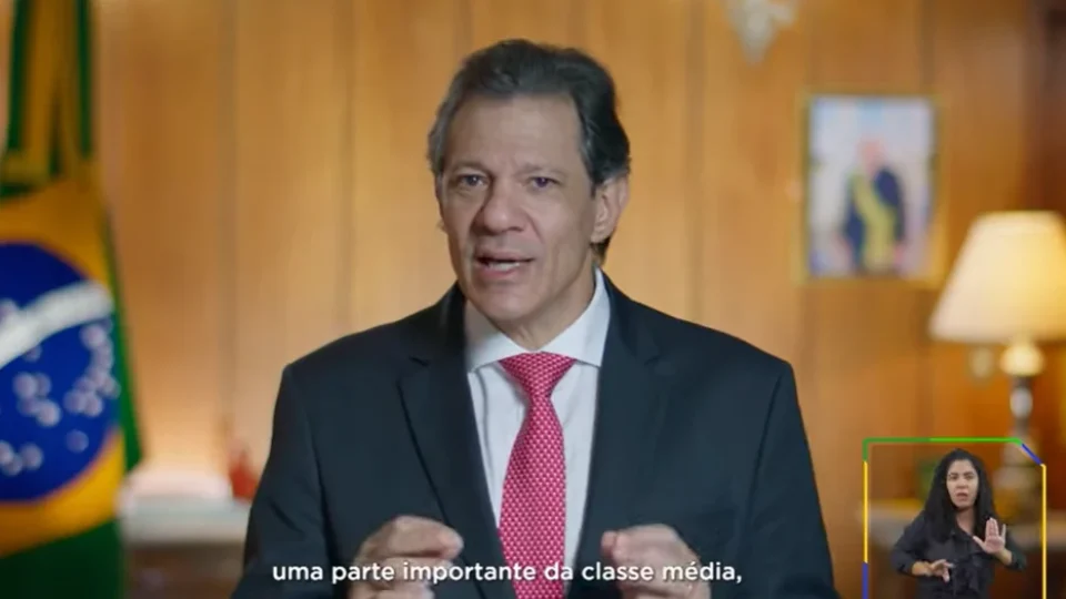 Haddad anuncia isenção do Imposto de Renda para quem ganha até R$ 5 mil