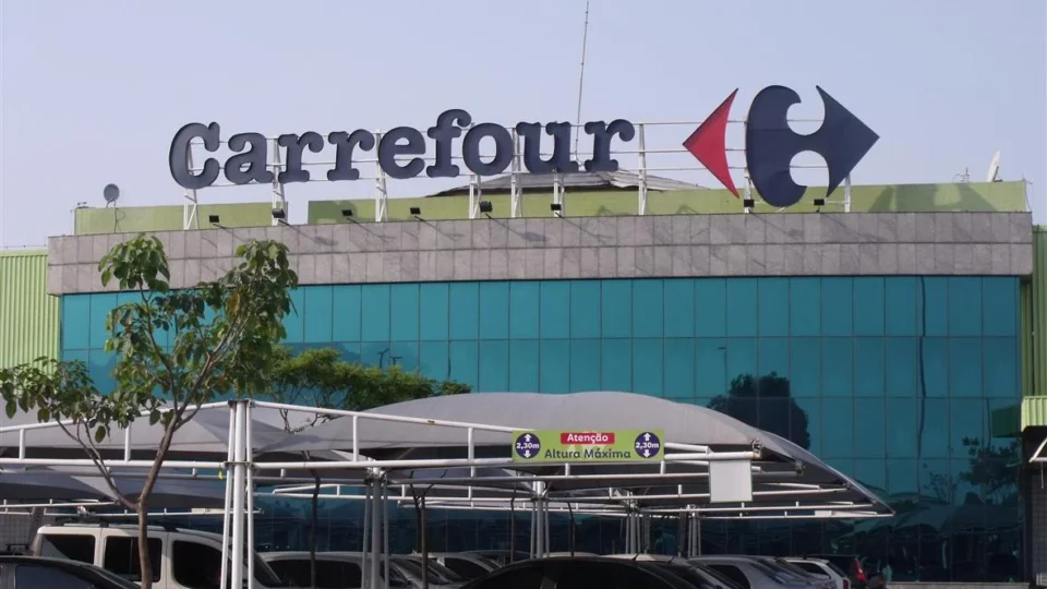 CEO do Carrefour pede desculpas após confusão sobre carne brasileira