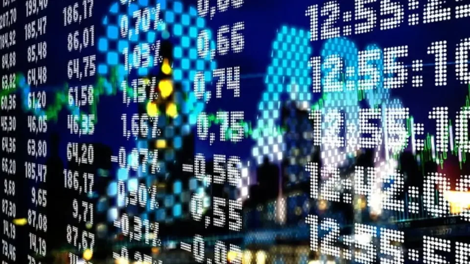 Ibovespa fecha com alta de 0,69%, após IPCA-15 e ata do Fed