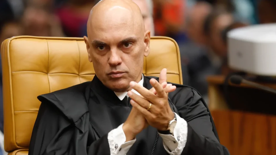 Moraes deve enviar hoje à PGR relatório que implica Bolsonaro e mais 36 em golpe