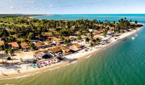 Cidade da Paraíba decreta calamidade pública por avanço do mar sobre casas