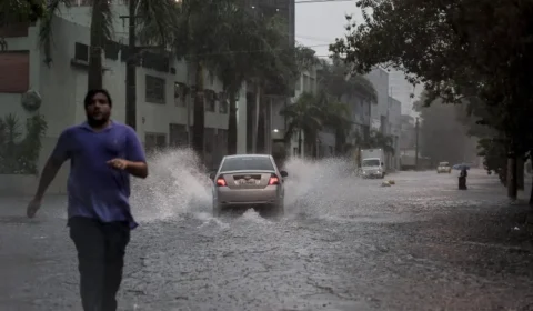 Chuva põe São Paulo em estado de atenção e deixa 70 mil sem energia