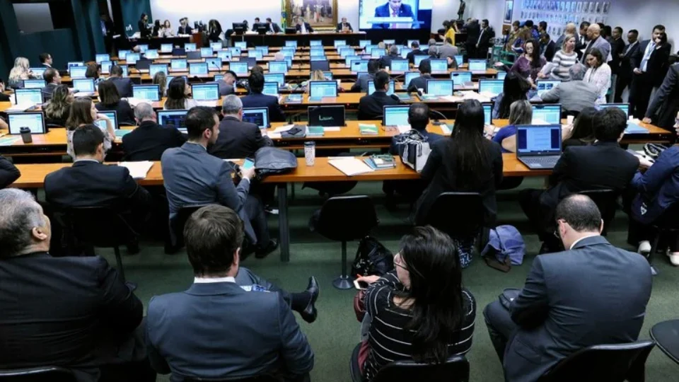 PEC que pode acabar com aborto legal no Brasil deve ser votada hoje na CCJ