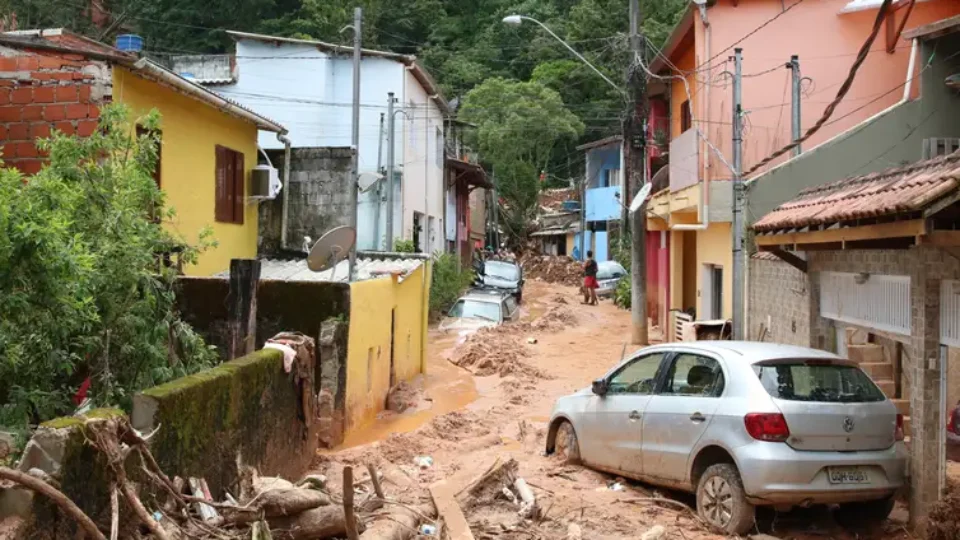 Ocupação urbana em áreas de risco triplicou em 38 anos no Brasil