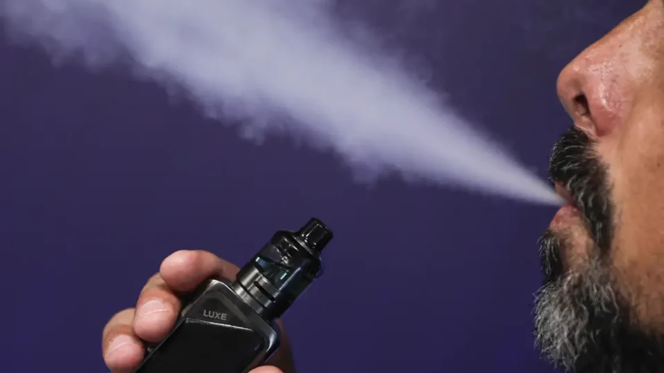 Procon-SP notifica Meta sobre publicidade de vapes em suas plataformas