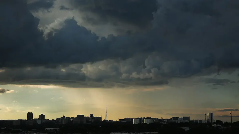 Semana começa com tempestades e ventania no Norte, Centro-Oeste e Nordeste