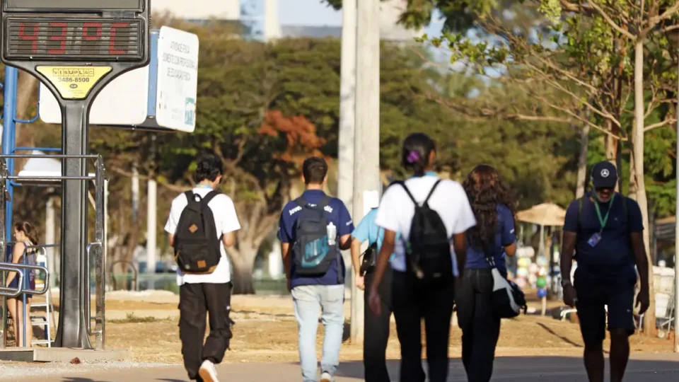 Semana começa com calorão pelo país e frente fria no Sul; veja a previsão