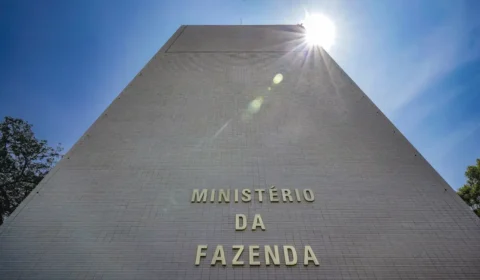 Pacote de corte de gastos será apresentado hoje a ministérios