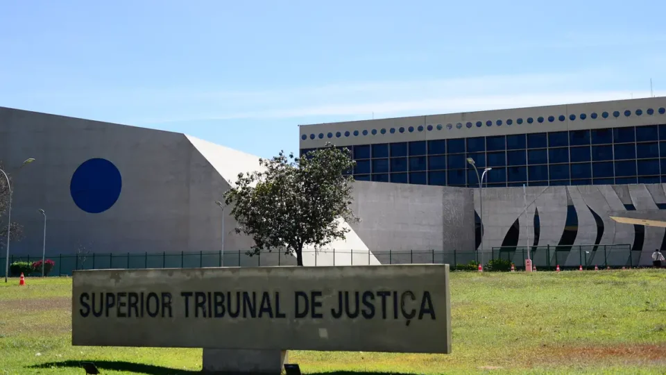 PF faz operação contra servidores do STJ e prende lobista em caso de venda de sentença