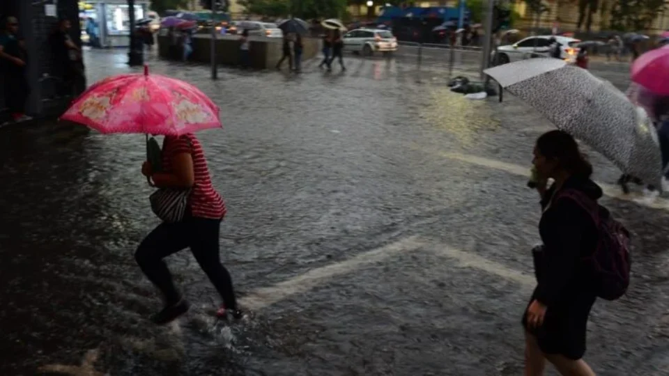 10 estados devem ter temporais hoje; veja a previsão do tempo