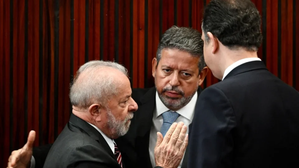 Lula teria prometido acelerar pagamento de emendas em meio a crise com Congresso