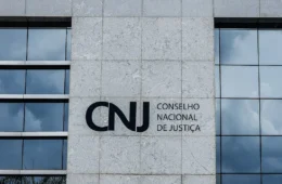 CNJ suspende pagamento de auxílio-alimentação de R$ 10 mil para juízes