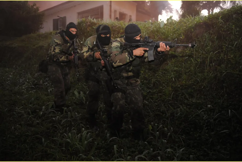 Kid preto é um apelido informal dos militares de Operações Especiais do Exército Brasileiro, pelo fato de usarem um gorro preto. — Foto: Divulgação/Exército