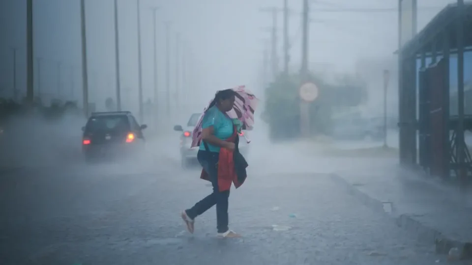 Semana começa com possibilidade de chuva em grande parte do país