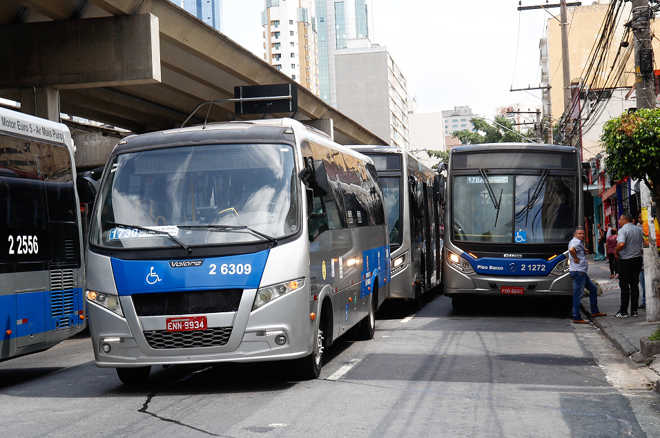 Ônibus nas ruas de São Paulo