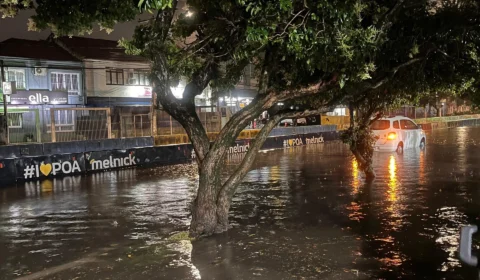 Temporal no RS afeta 35 cidades e alaga rodoviária de Porto Alegre