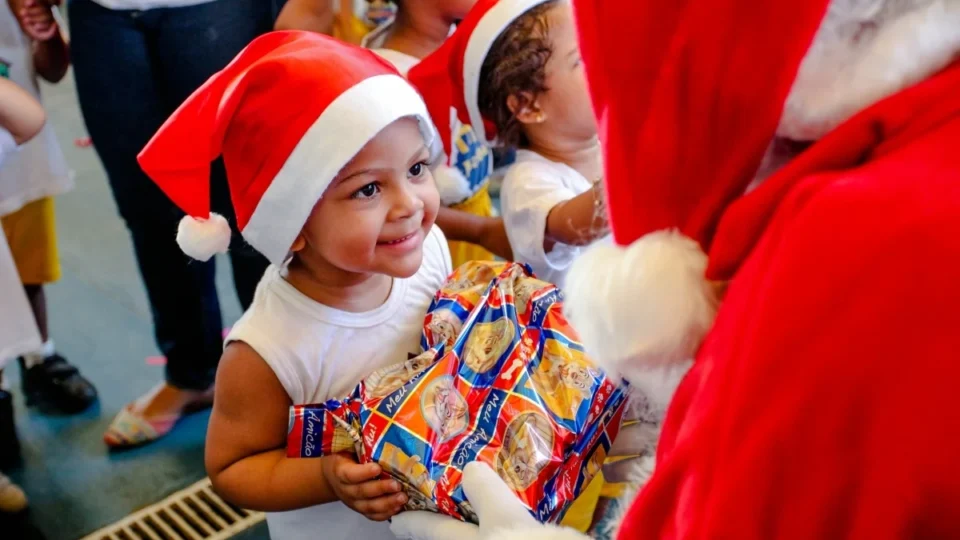 Além das campanhas de natal: uma reflexão sobre os direitos das crianças