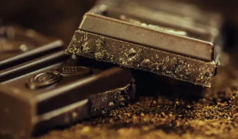 Consumo de chocolate amargo reduz risco de diabetes tipo 2, sugere estudo