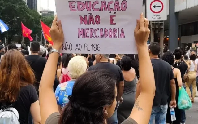 Educação sob ataque: mudanças de Paes sacrificam professores e ensino