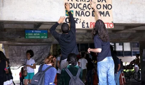 UFRJ convive com falta de banheiro, problemas na segurança e cortes de água