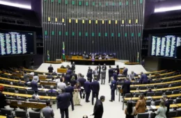 Deputados retomam votação do pacote de corte de gastos; salário mínimo e abono estão na pauta