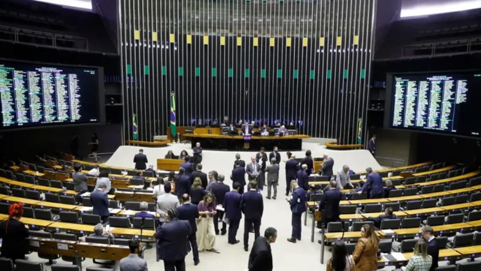 Câmara limita bloqueio de emendas e desidrata pacote fiscal do governo