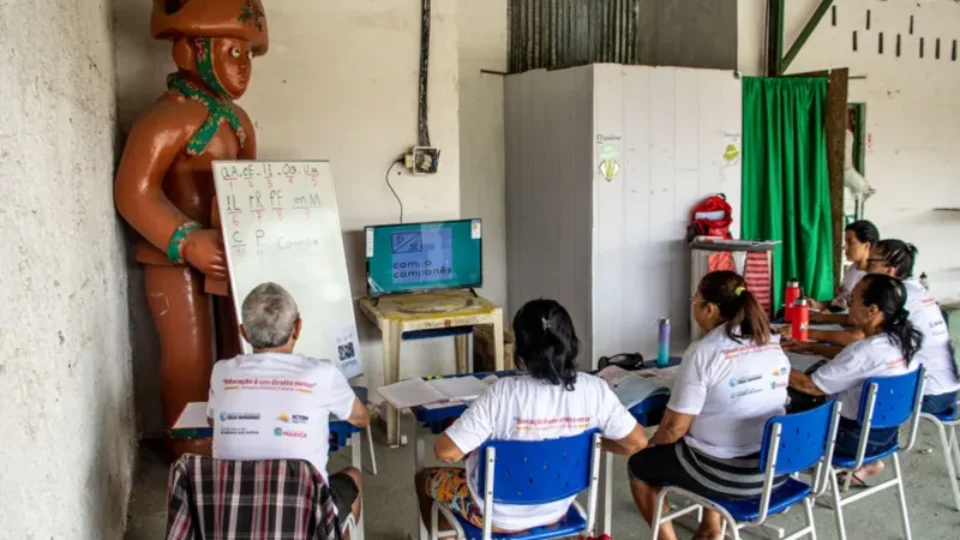 Conceituado método cubano alfabetiza mais de 800 pessoas em Maricá (RJ)