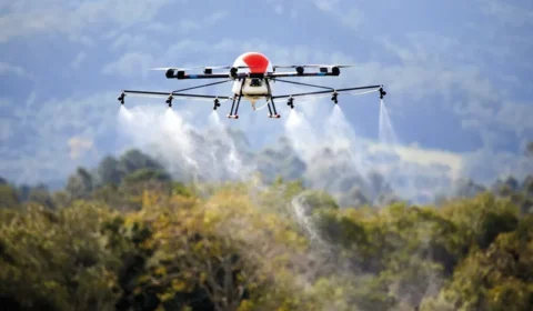 Projeto de pulverização de agrotóxicos com drones une base do governo e oposição no Ceará