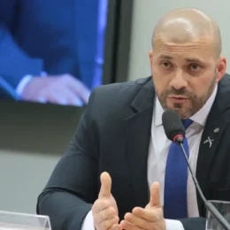 Moraes diz que Daniel Silveira mentiu ao usar hospital como álibi e mantém prisão