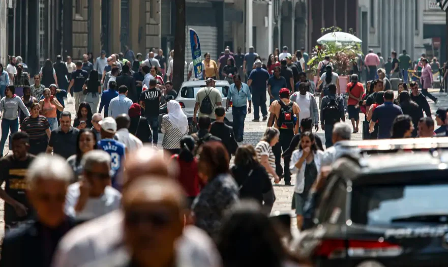 Pobreza extrema caiu em 2023 graças a benefícios sociais e ajustes econômicos. Foto: Paulo Pinto / Agência Brasil