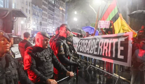 ‘Fora, Derrite e Tarcísio’: movimentos negros pedem fim da violência policial em SP