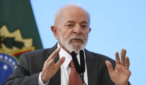 Lula segue lúcido e está sob cuidados ‘semi-intensivos’, diz boletim