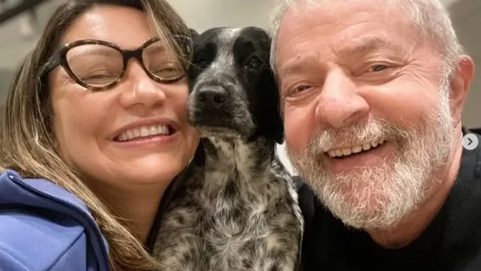 Janja posta foto com Lula após procedimento médico do presidente: ‘ele está muito bem’