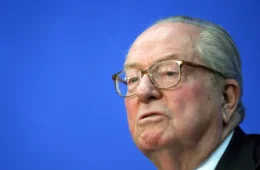 Morre Jean-Marie Le Pen, líder da extrema direita francesa, aos 96 anos