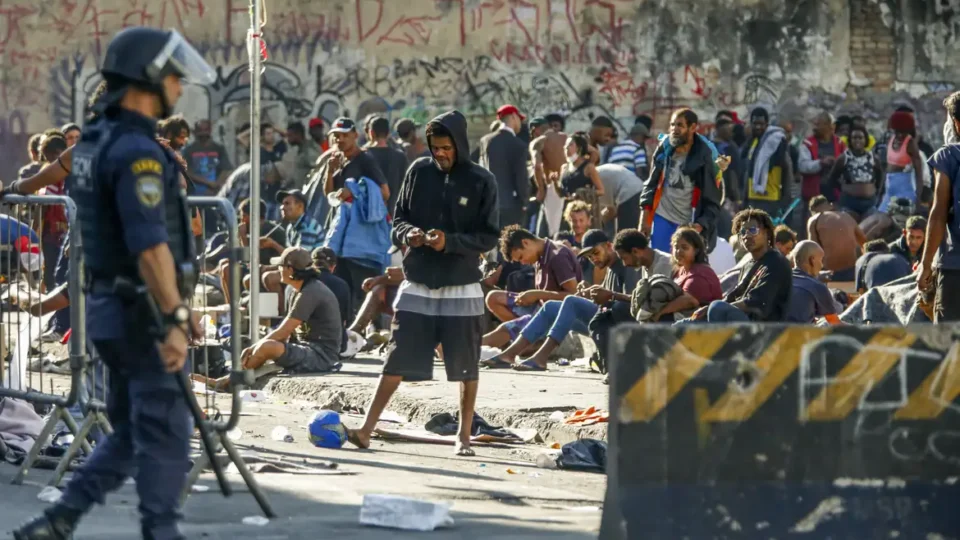 Violência e ação policial levam fluxo da Cracolândia para novas áreas