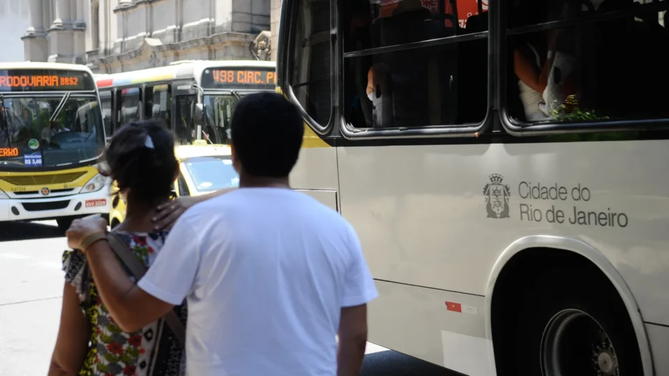 Reajustes nas passagens de ônibus devem impactar pouco a inflação em 2025