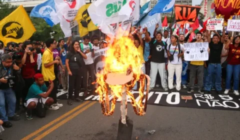 Protesto contra o aumento da passagem nos transportes públicos reúne 2 mil em SP