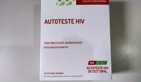 Embalagem de autoteste de HIV fica mais discreta para incentivar uso