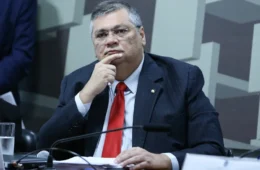 Dino diz que cemitério não é ‘mercado’ e dá prazo para SP se manifestar sobre preços