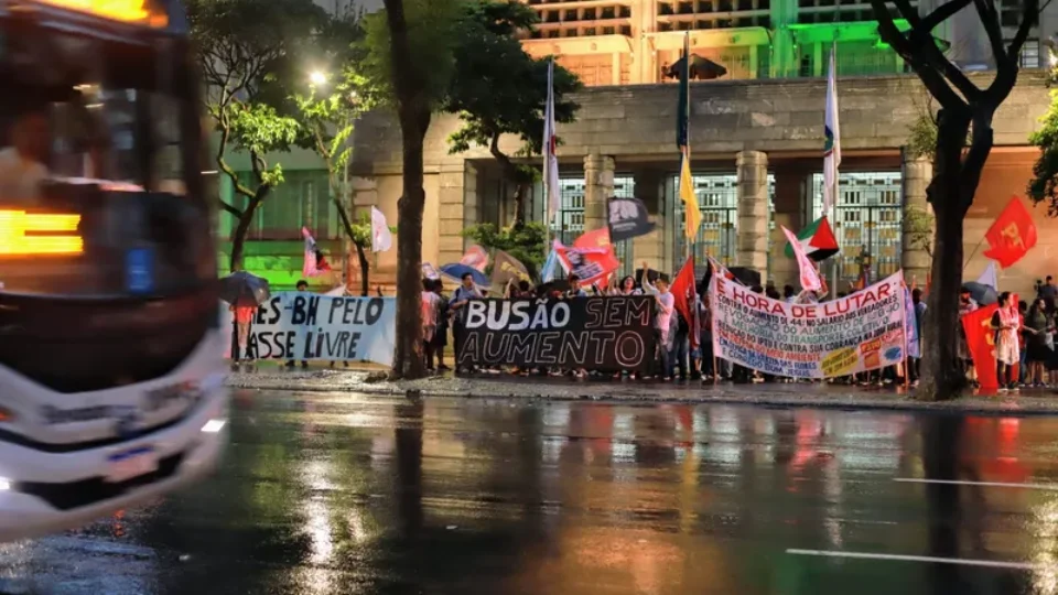 Reajuste de Zema na tarifa do transporte de BH começa hoje e causa revolta