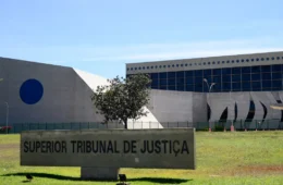 STJ paga até R$ 349 mil em um mês a ministros beneficiados por penduricalhos